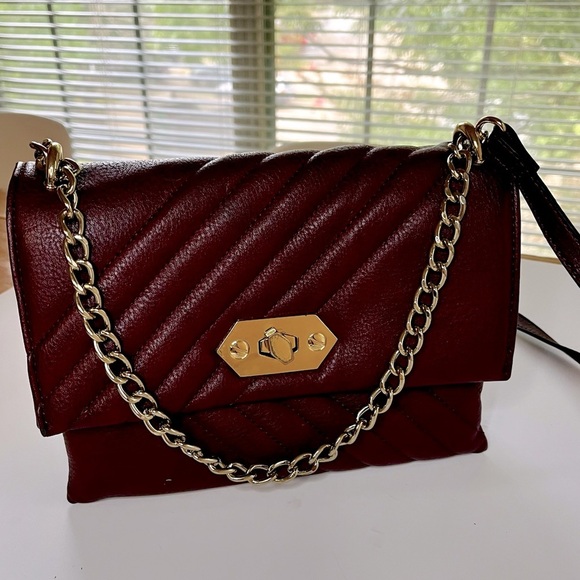 Steve Madden Handbags - Steve Madden quilted convertible purse